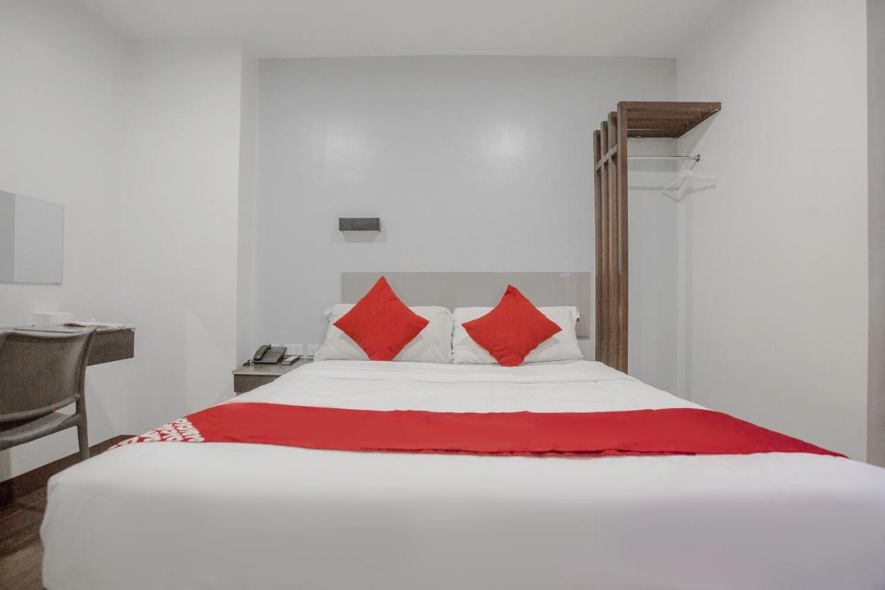 Oyo 637 Fox Hotel Quezon City Kültér fotó