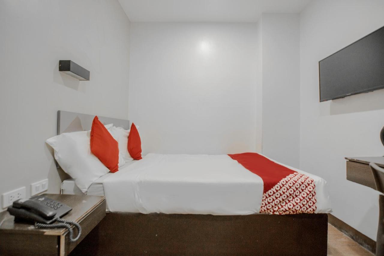 Oyo 637 Fox Hotel Quezon City Kültér fotó