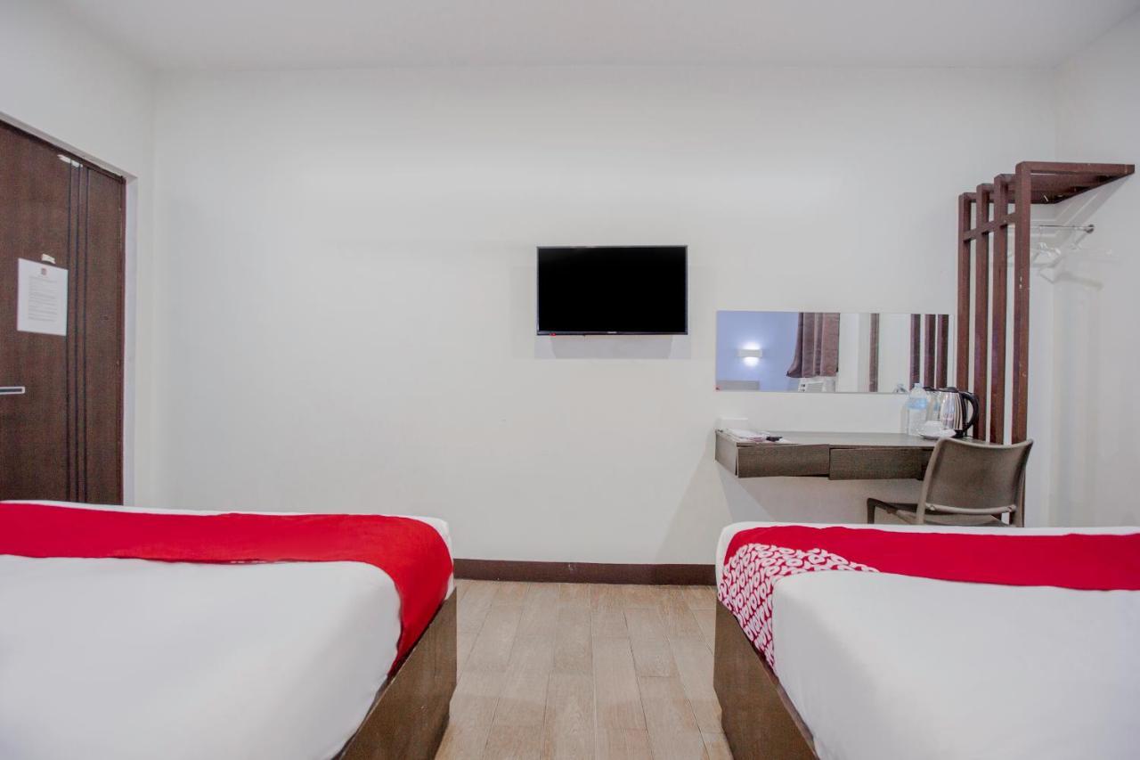 Oyo 637 Fox Hotel Quezon City Kültér fotó