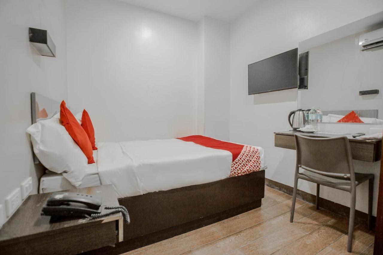 Oyo 637 Fox Hotel Quezon City Kültér fotó