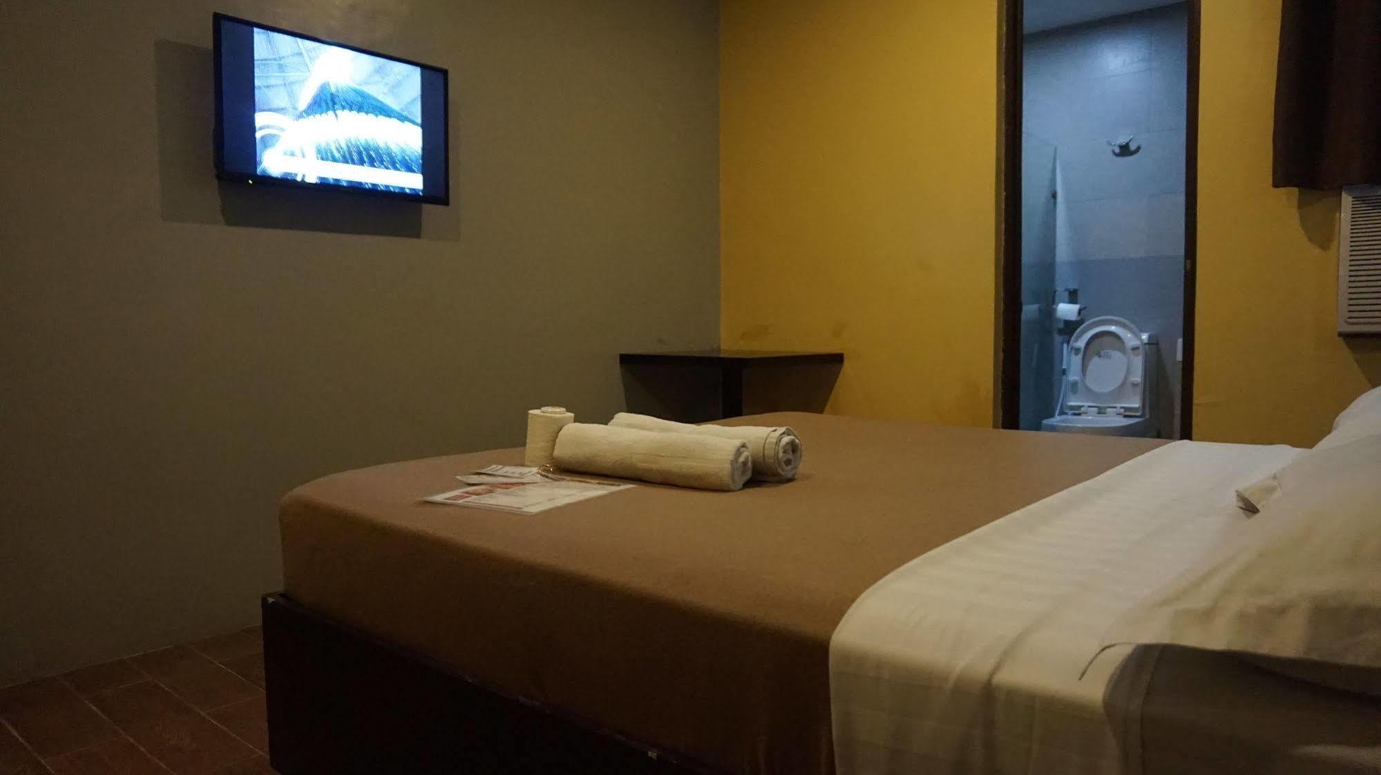 Oyo 637 Fox Hotel Quezon City Kültér fotó