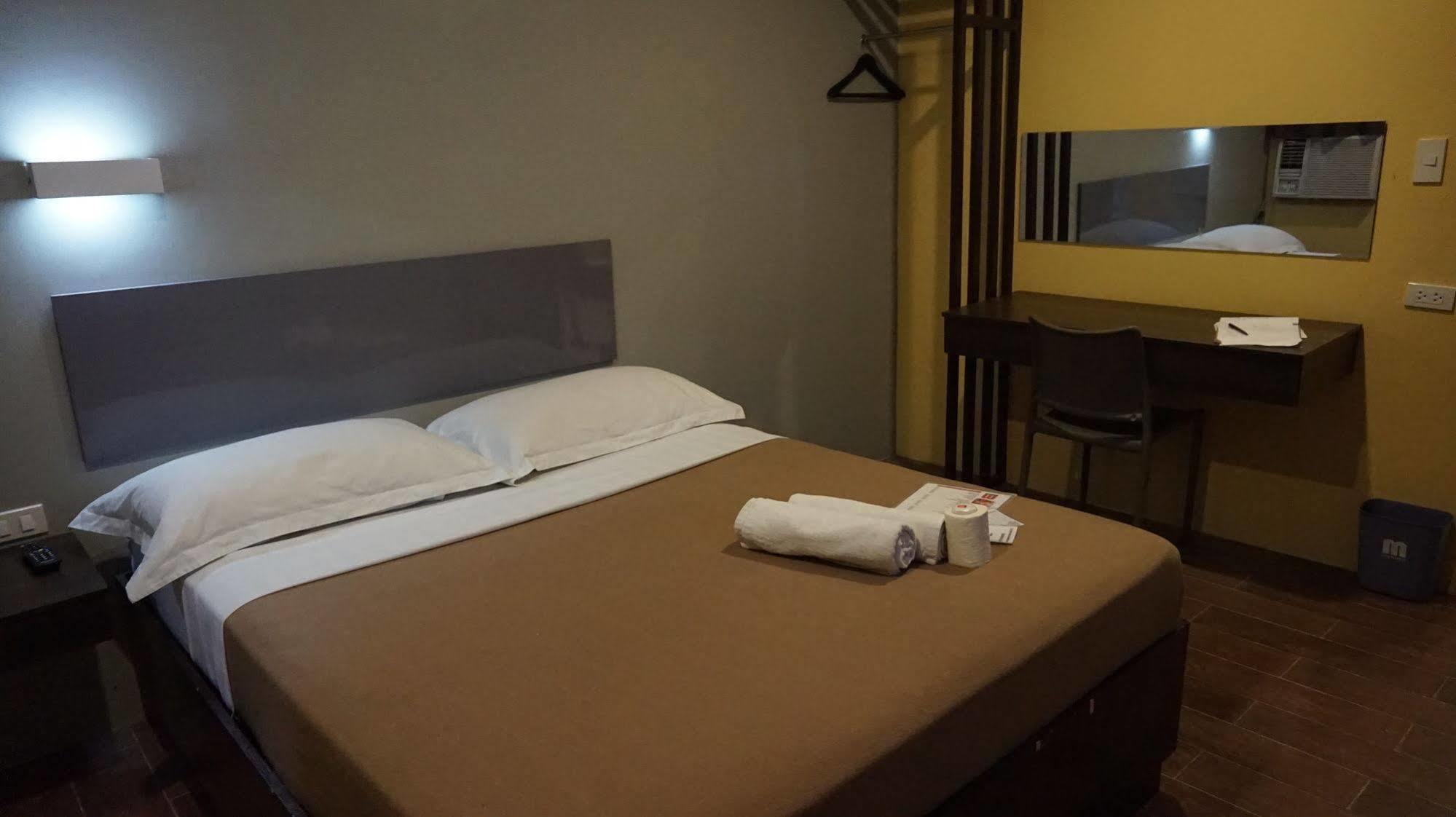 Oyo 637 Fox Hotel Quezon City Kültér fotó