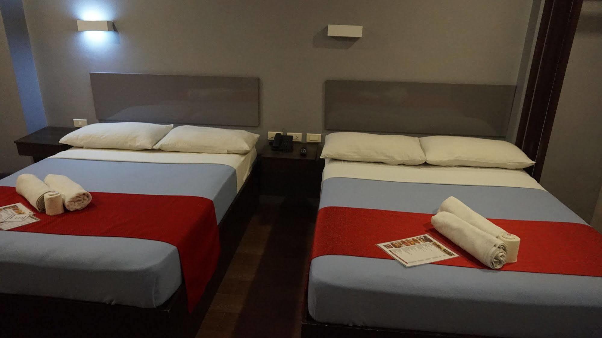 Oyo 637 Fox Hotel Quezon City Kültér fotó
