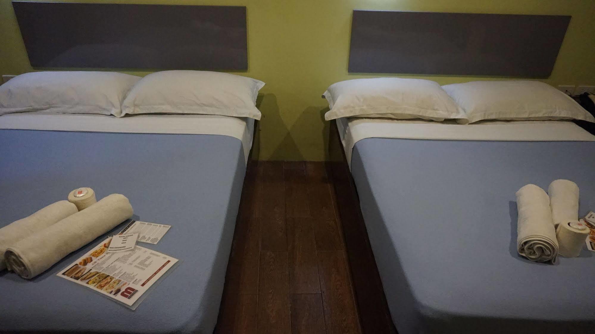 Oyo 637 Fox Hotel Quezon City Kültér fotó