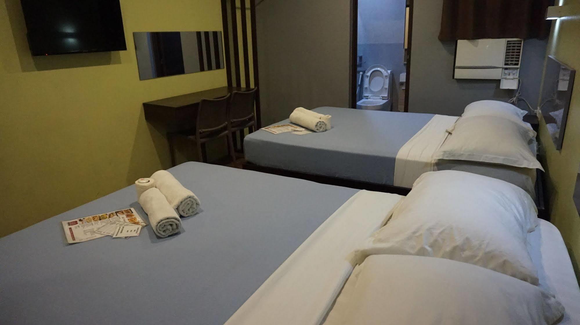 Oyo 637 Fox Hotel Quezon City Kültér fotó
