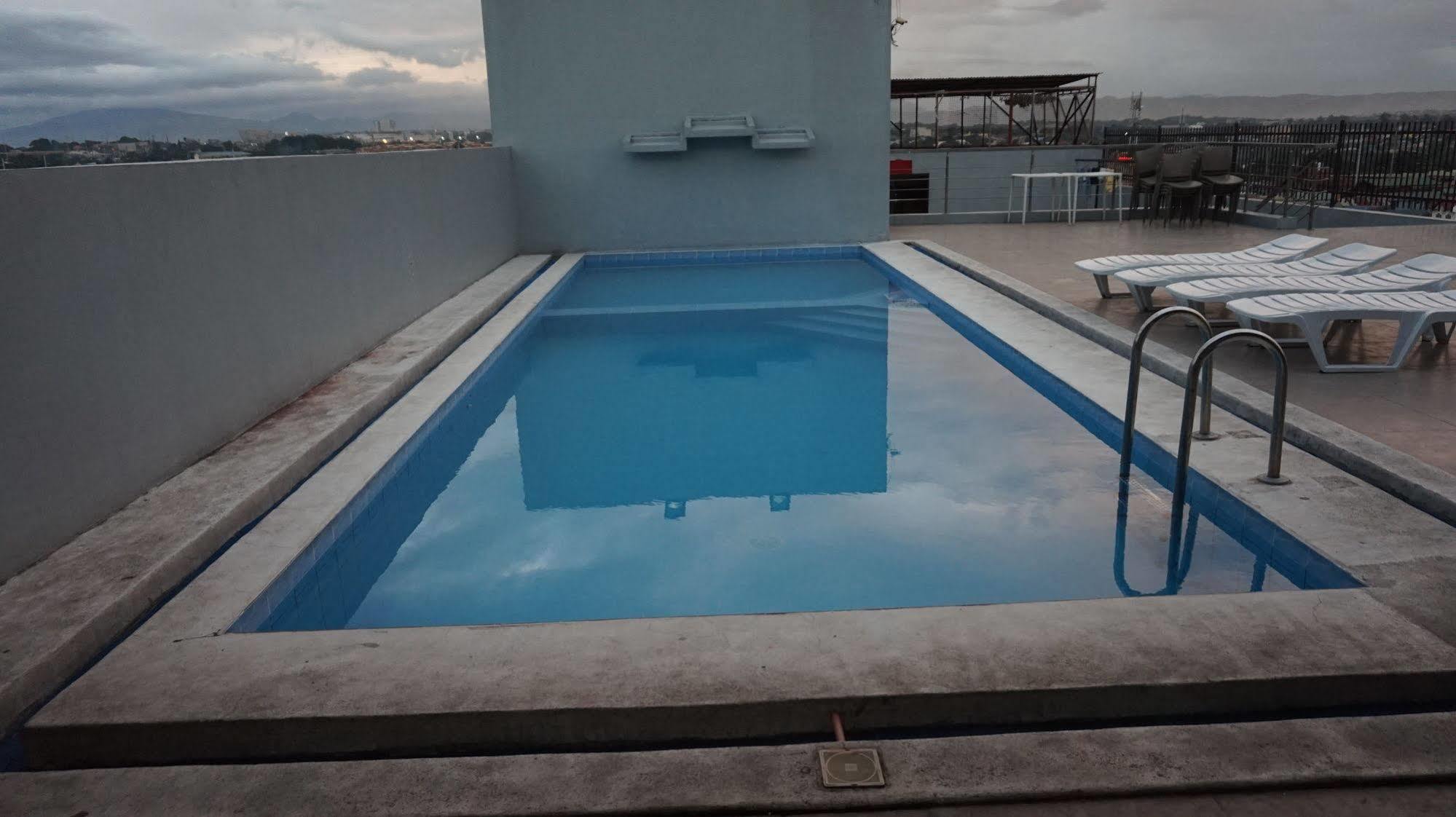 Oyo 637 Fox Hotel Quezon City Kültér fotó